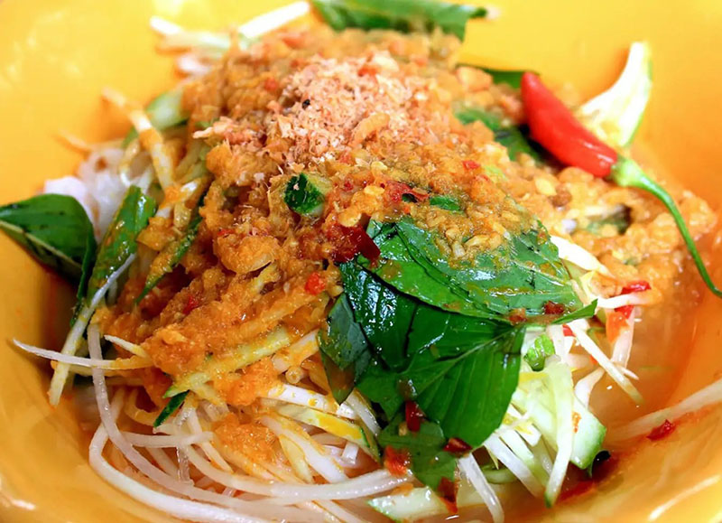Vietnamese coconut curry noodles dish